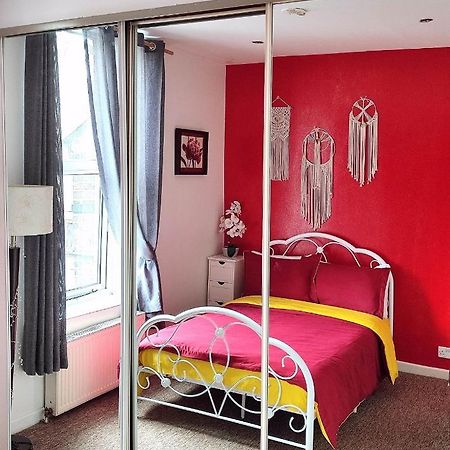 Double Room Lgbt Лондон Екстериор снимка